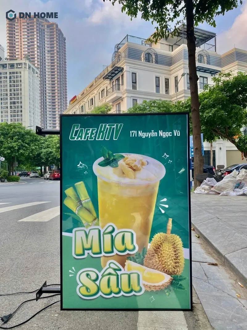 Thông tin trên bảng hiệu quảng cáo ngắn gọn, rõ ràng