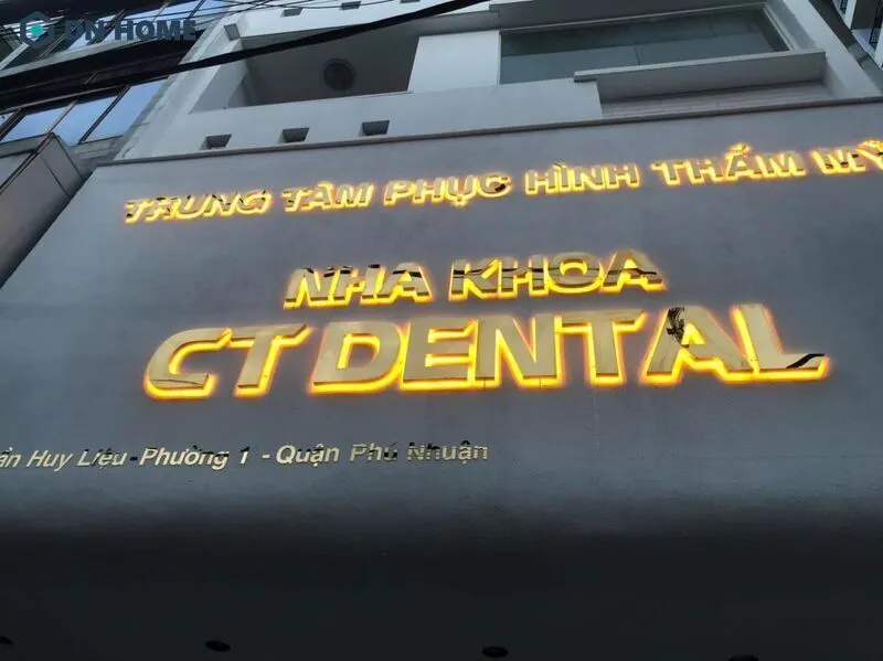 Bảng hiệu nha khoa chữ nổi mica kết hợp đèn LED nổi bật cả ngày lẫn đêm