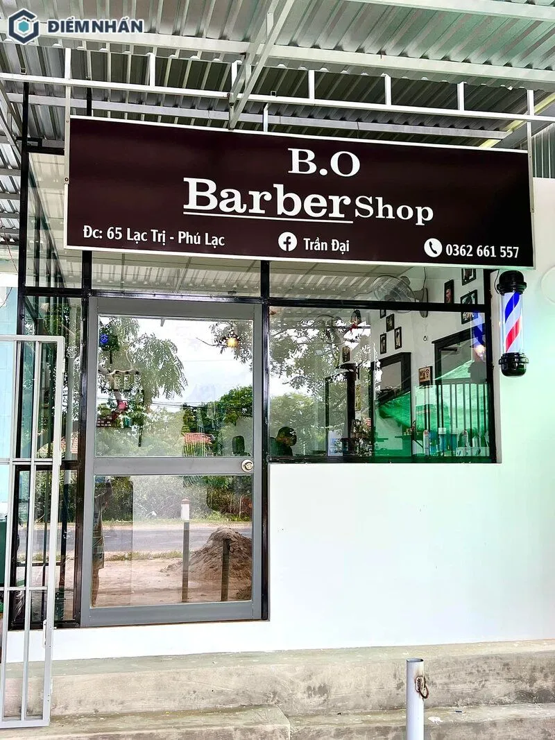 Thiết kế bảng hiệu barber shop có nền màu nâu hiện đại