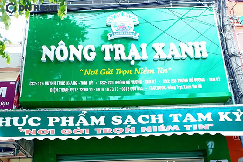 Bảng hiệu cửa hàng thực phẩm với chữ nổi Mica sắc nét, có tính thẩm mỹ cao