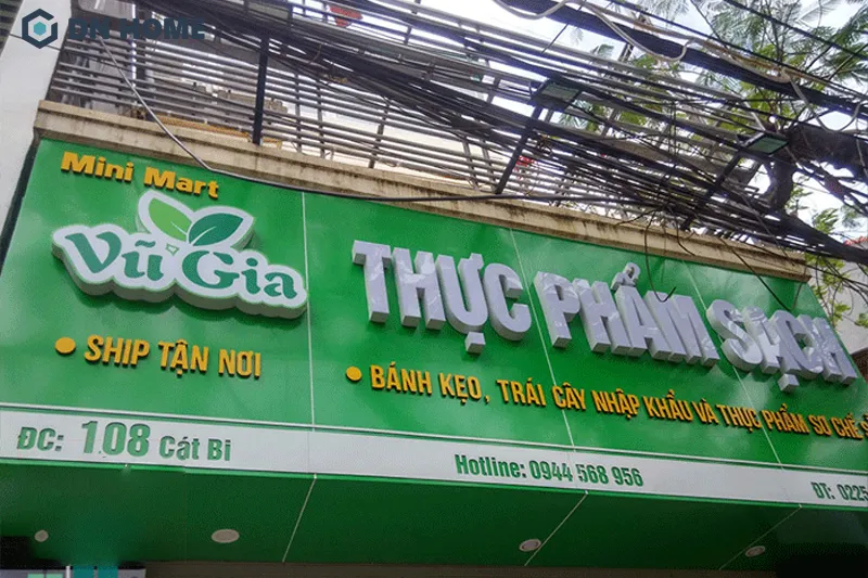 Cửa hàng thực phẩm được thiết kế sử dụng gam màu xanh lá tươi mát làm bảng hiệu