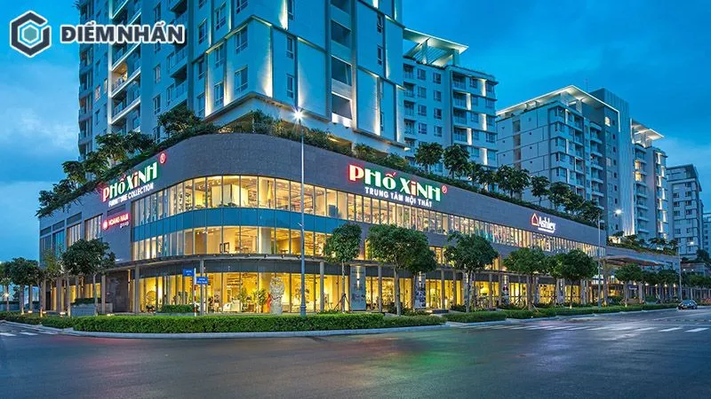 Mẫu bảng hiệu showroom nội thất làm từ chất liệu alu đẹp nổi bật về đêm