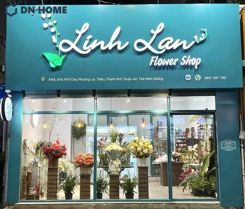 Mẫu biển hiệu shop hoa tươi trang trí sống động
