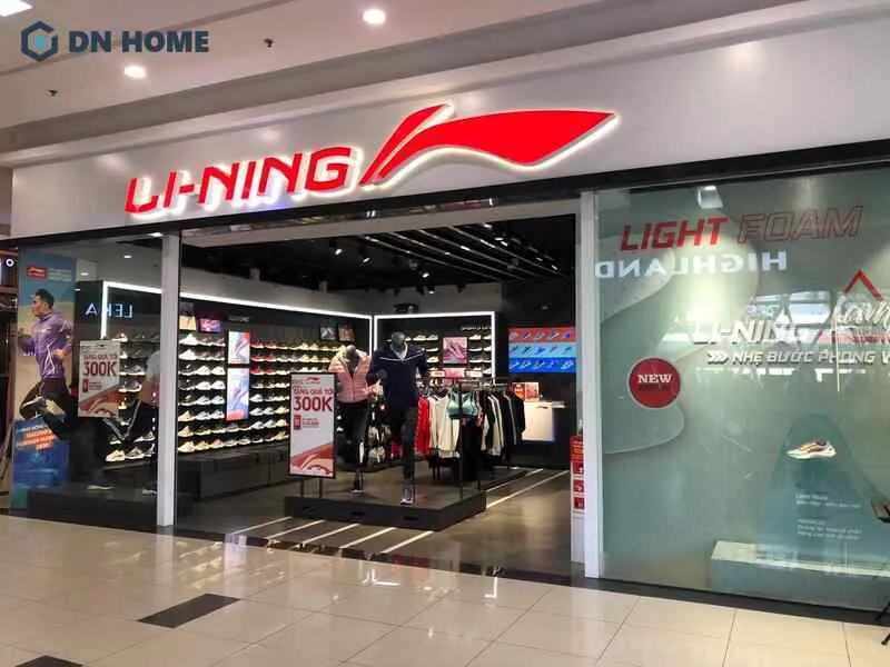 Biển hiệu cửa hàng quần áo thể thao cá tính