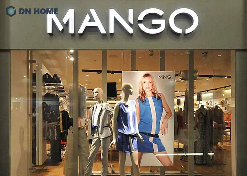 Bảng hiệu shop thời trang nữ nền be nhạt, họa tiết tối giản, thanh lịch