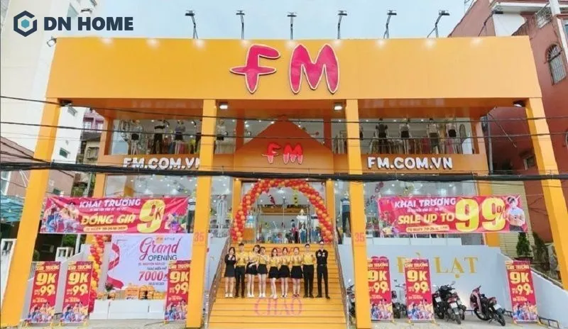 Thiết kế bảng hiệu shop quần áo cần cùng concept với tổng thể mặt bằng