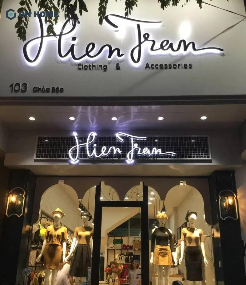 Lựa chọn kiểu chữ thanh mảnh nhẹ nhàng kết hợp cùng đèn LED sáng