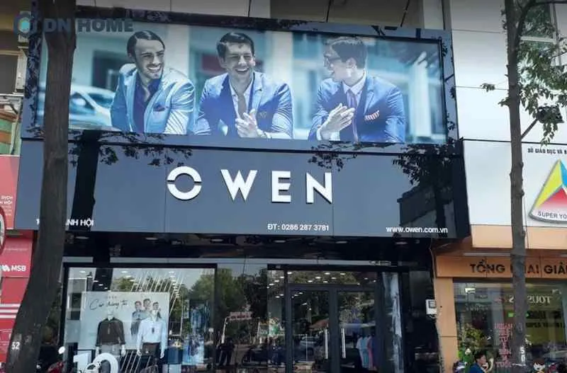 Bảng hiệu được thiết kế cân xứng với tổng thể không gian mặt tiền