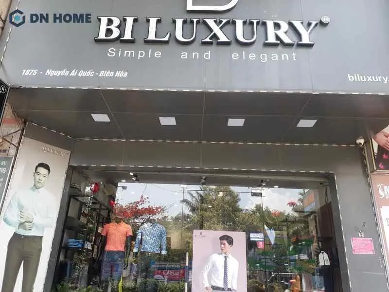 Bảng hiệu shop thời trang nam nền đen sang trọng kết hợp chữ neon trắng