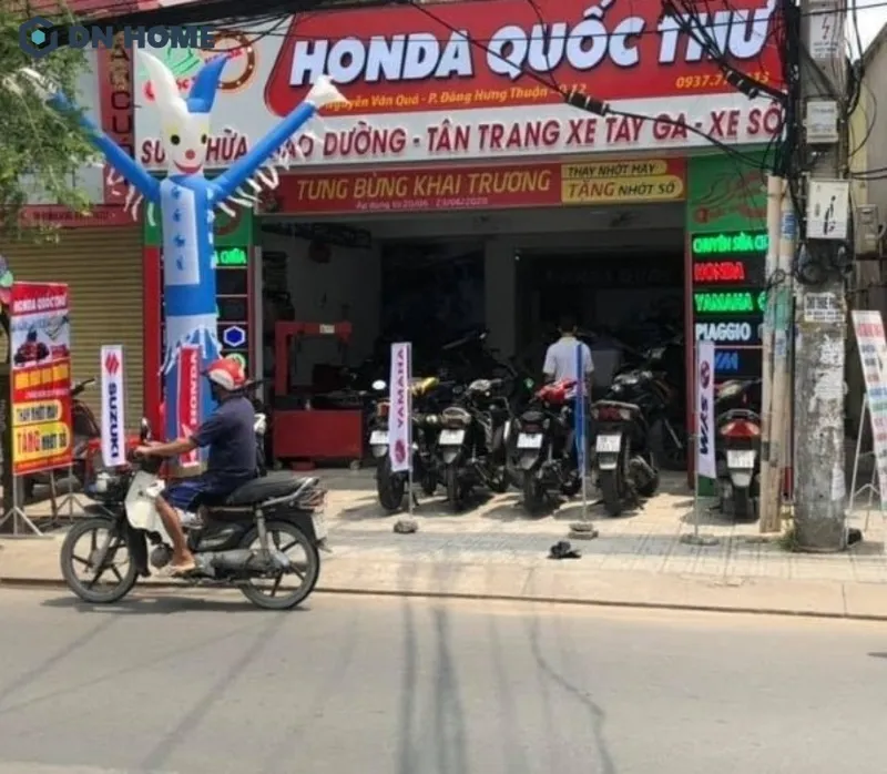 Kết hợp bảng hiệu chính và màn hình LED phụ giúp tăng khả năng nhận diện