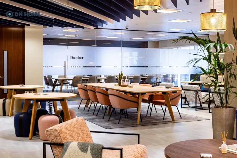 Coworking Space có tính linh hoạt cao, không ràng buộc hợp đồng thuê dài hạn như văn phòng truyền thống