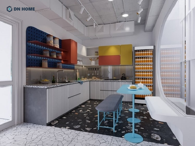 Sắp xếp vật dụng pantry thành nhiều tầng để tiện hơn trong việc lưu trữ và sử dụng