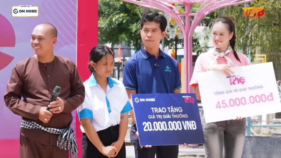 Anh Lý Vinh Tôn - Đại diện DN HOME tài trợ cho hai gia đình khó khăn trong tập 03 Điều Ước Của Mẹ 