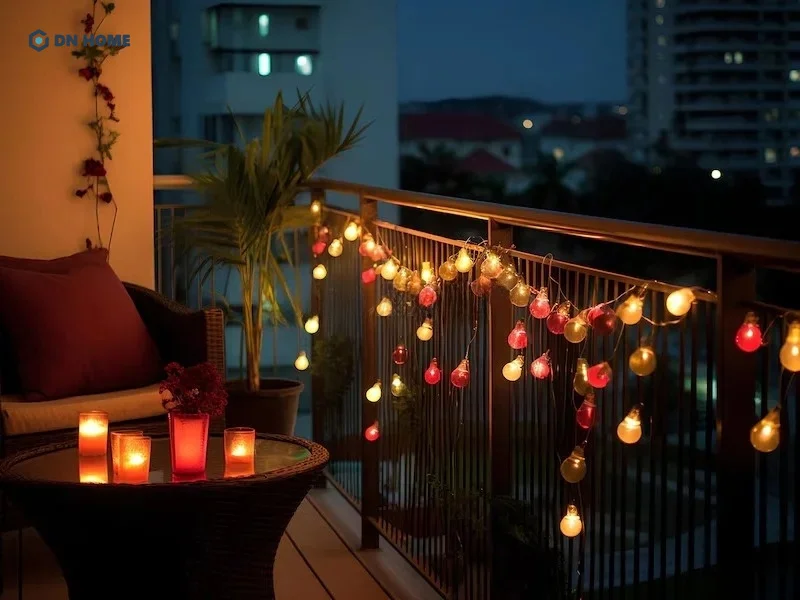 Không gian ban công lung linh về đêm với đèn LED