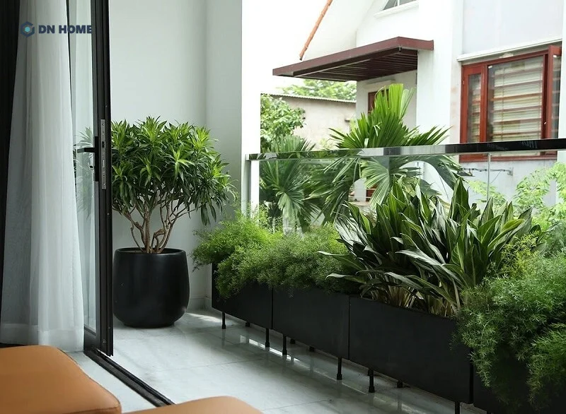 Góc ban công tràn ngập cây xanh hút mắt