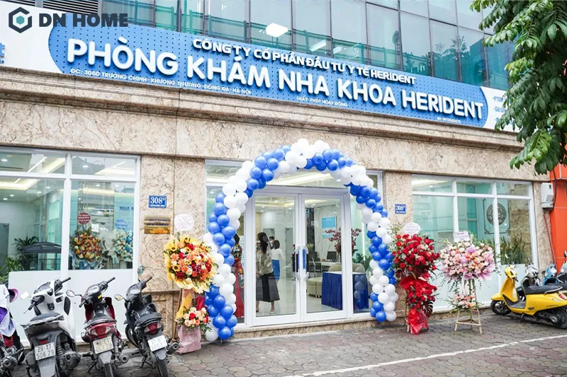 Chữ trắng trên nền xanh thường được sử dụng khi thiết kế - thi công biển hiệu nha khoa