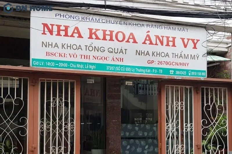 Bảng hiệu nha khoa được làm từ chất liệu hiflex có ưu điểm nhẹ, dễ thi công và chi phí rẻ