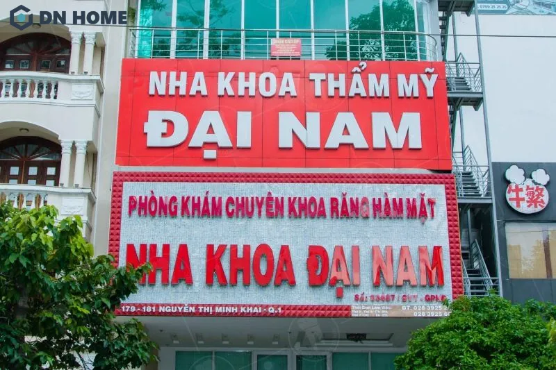 Mẫu thiết kế biển hiệu nha khoa tối giản, thể hiện đầy đủ thông tin phòng khám