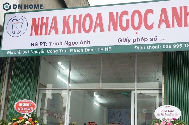 Mẫu bảng hiệu nha khoa được làm từ chất liệu hiflex với thông tin phòng khám được thể hiện đầy đủ