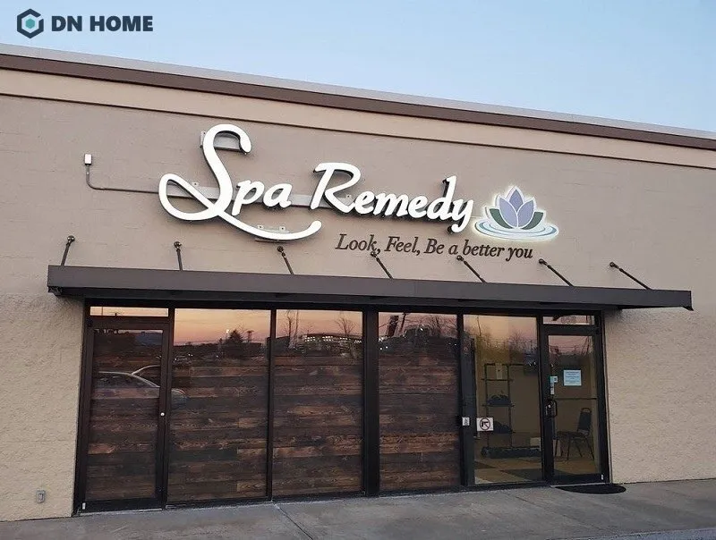 Bảng hiệu spa thiết kế ấn tượng với chữ tráng bạc