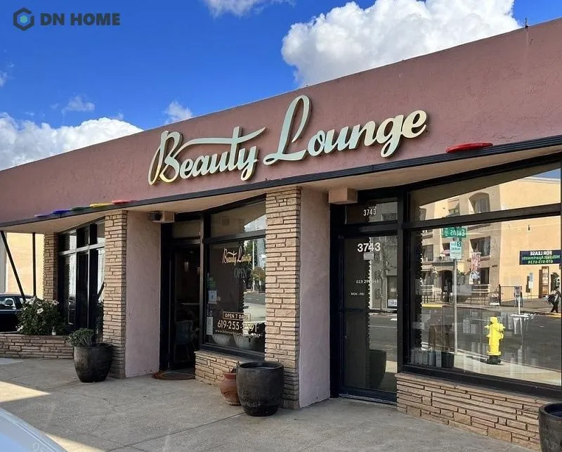 Bảng hiệu spa được thiết kế đơn giản nhưng không kém phần thu hút