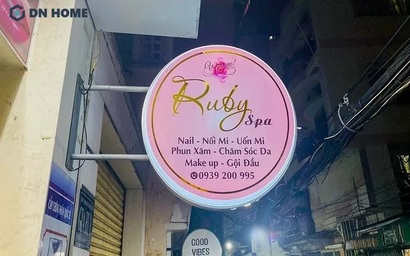 Bảng vẫy spa ngày càng được ưa chuộng nhờ vào khả năng thu hút ánh nhìn từ xa