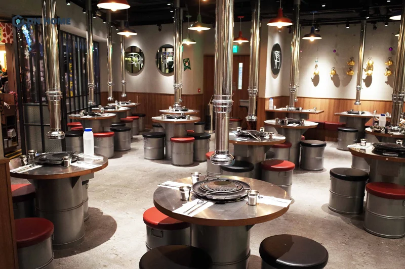 Chất liệu kim loại mang đến vẻ đẹp hiện đại cho không gian nội thất nhà hàng BBQ