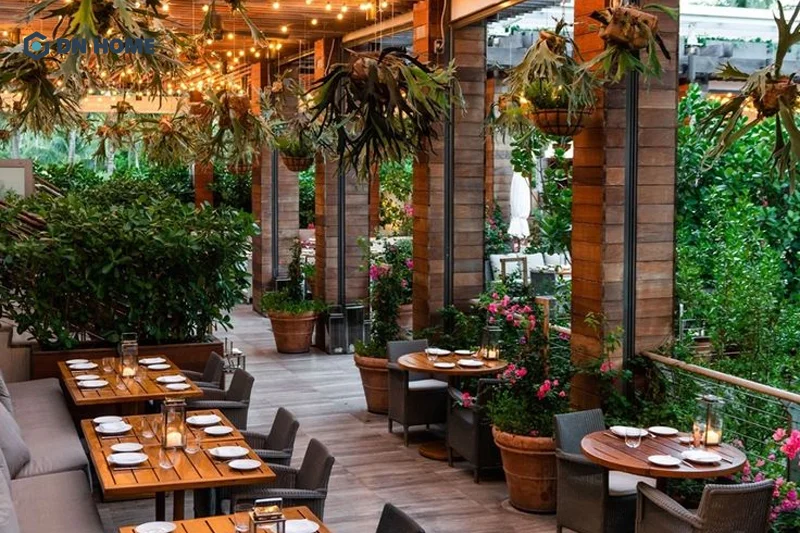 Mẫu nhà hàng sân vườn được thiết kế theo phong cách vườn hoa hồng Châu Âu