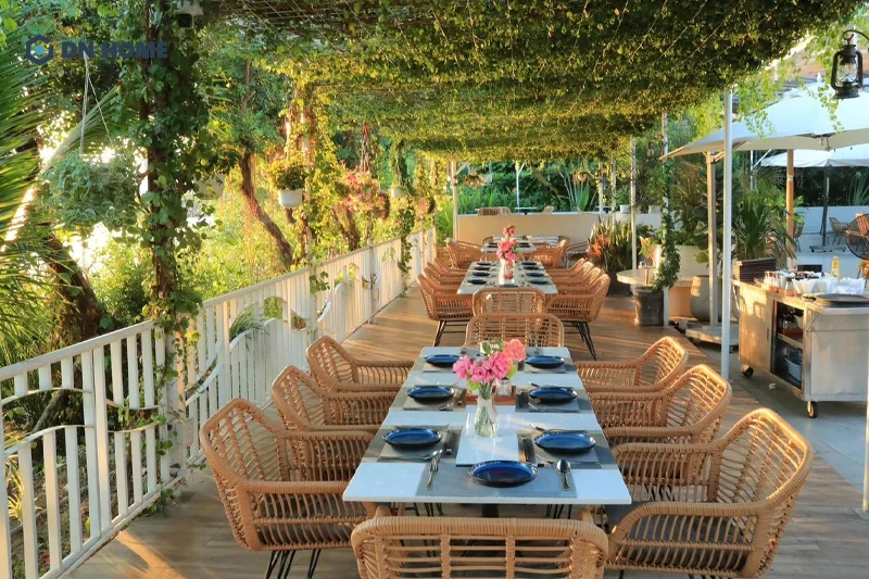 Để tiết kiệm diện tích nhà hàng sân vườn, giàn cây leo là giải pháp thông minh