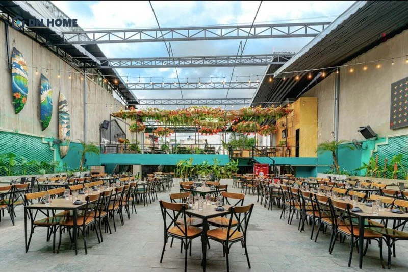 Hệ thống mái che linh hoạt giúp không làm gián đoạn trải nghiệm của khashc hàng trong mọi điều