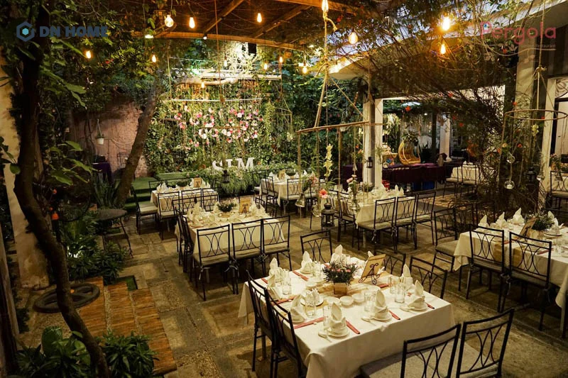 Mẫu nhà hàng sân vườn được thiết kế như không gian cổ tích ấn tượng