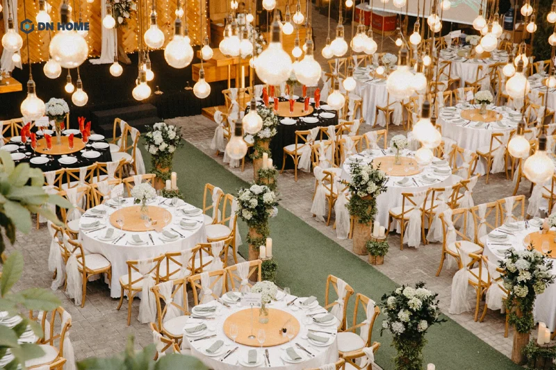 Nhà hàng tiệc cưới thiết kế theo phong cách rustic thường sử dụng chất liệu thân thiện với môi trường