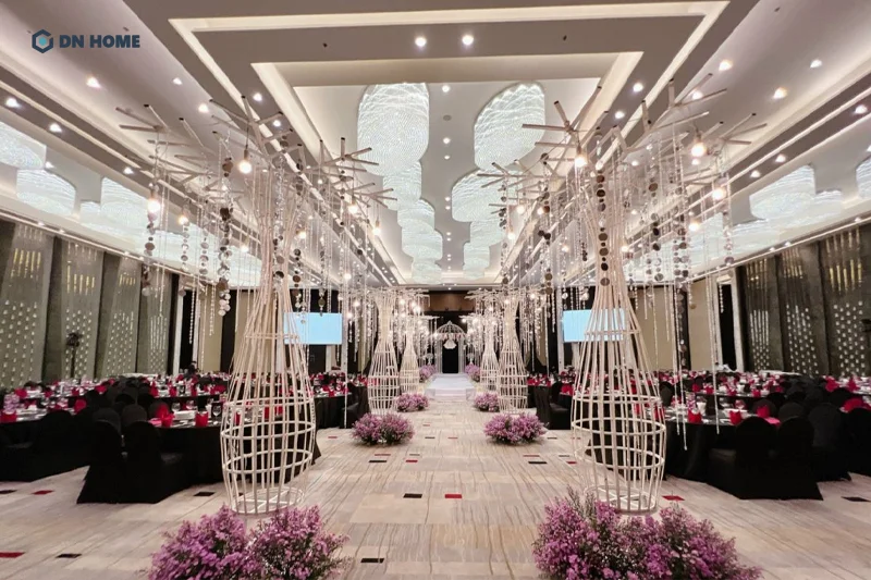 Nhà hàng tiệc cưới thiết kế theo phong cách hiện đại thường sử dụng các gam màu trung tính làm chủ đạo