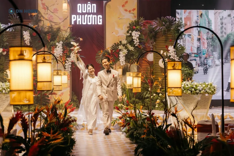 Nhà hàng tiệc cưới thiết kế theo phong cách Indochine thường sử dụng gam màu nâu, đỏ đô, xanh rêu, vàng đất