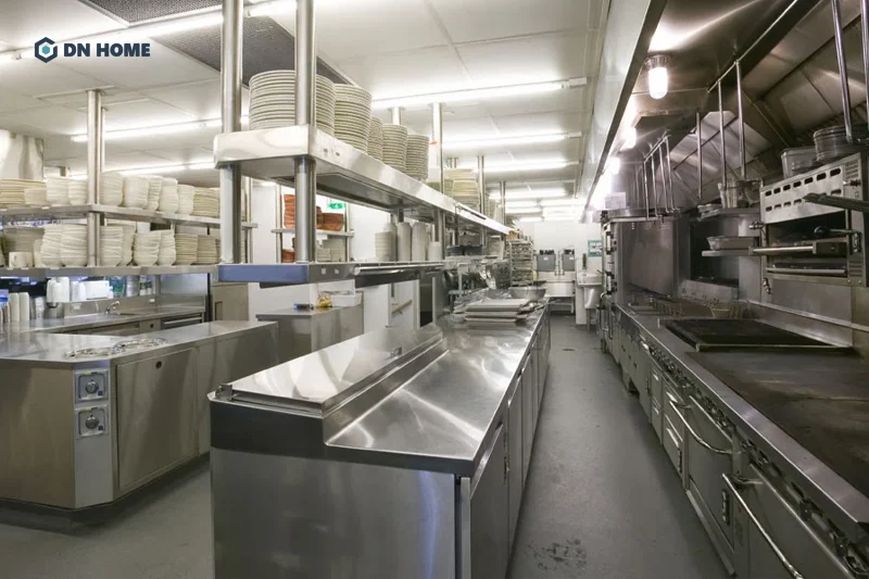 Khu vực phòng bếp của nhà hàng tiệc cưới cần rộng rãi, thoáng đãng và bố trí tiện nghi