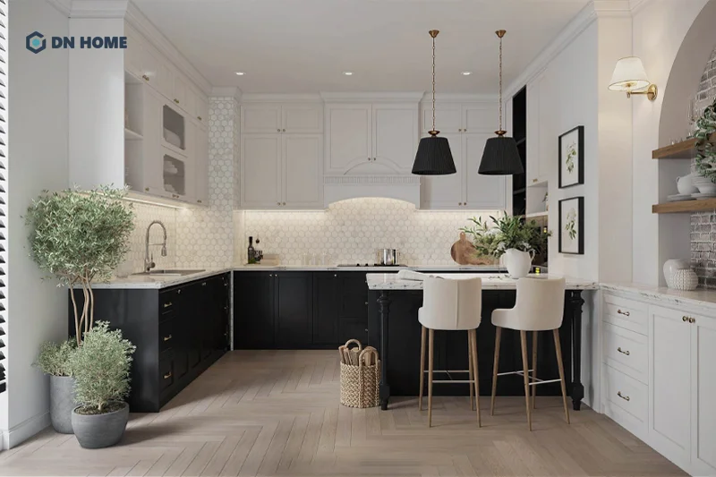 Không gian phòng bếp thiết kế mở giúp tối ưu diện tích hiệu quả, hệ tủ bếp chữ L được ưu tiên sử dụng