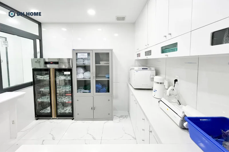 Phòng vô trùng là khu vực quan trọng trong nha khoa, đảm bảo an toàn cho bác sĩ và khách hàng