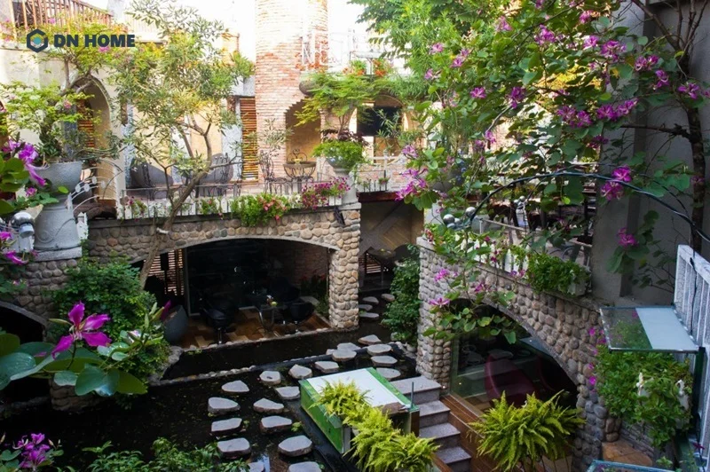 Tận dụng địa hình của quán để bố trí tiểu cảnh phù hợp