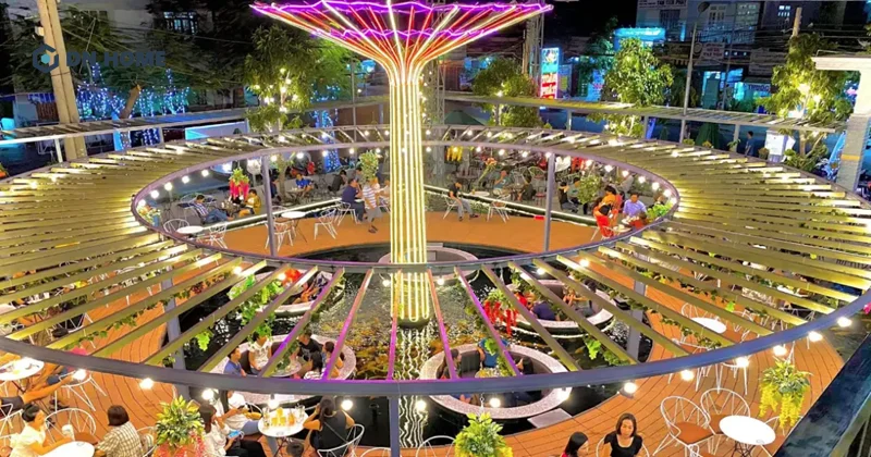 Hồ cá Koi được bố trí ở vị trí trung tâm