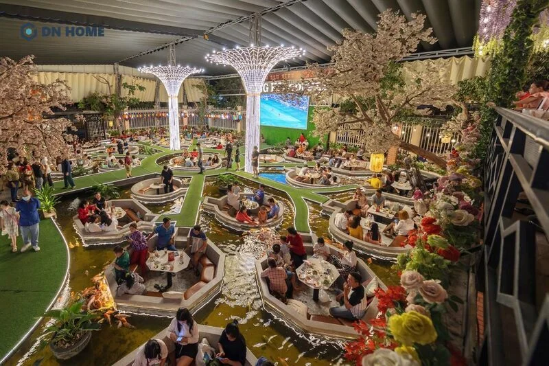 Không gian quán cafe cá Koi được bố trí khoa học