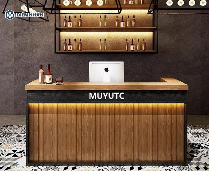 Quầy pha chế được làm từ gỗ công nghiệp có ưu điểm đa dạng màu sắc và mẫu mã