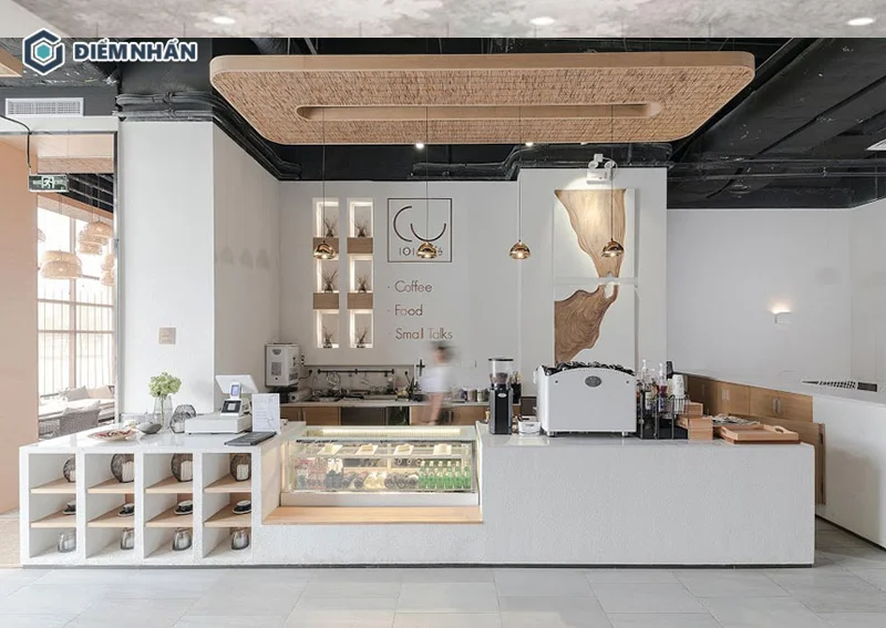 Mẫu thiết kế quầy pha chế tích hợp với thu ngân và trưng bày bánh ngọt