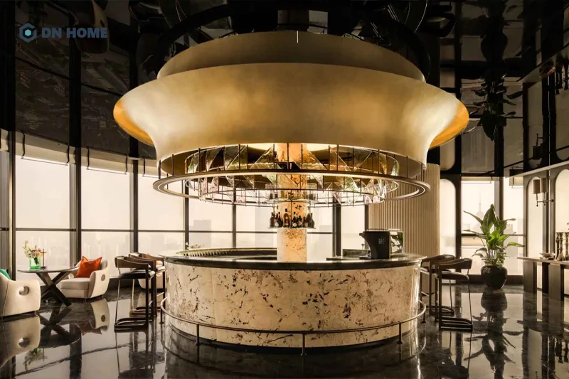 Quầy trà sữa hình chữ C với đường cong uốn lượn mềm mại tạo cảm giác thân thiện, dễ chịu