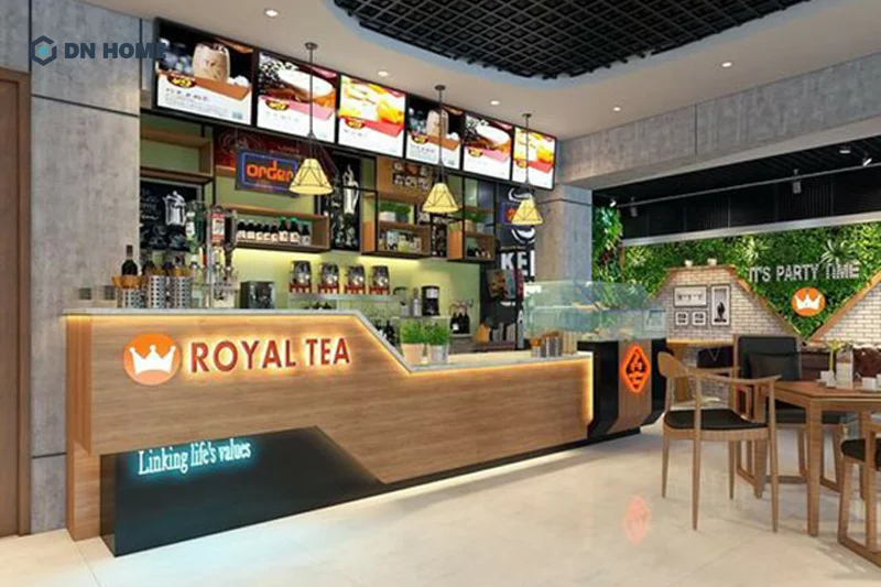 Quầy pha chế bằng gỗ mang đến cảm giác gần gũi, thân thiện cho không gian quán trà sữa
