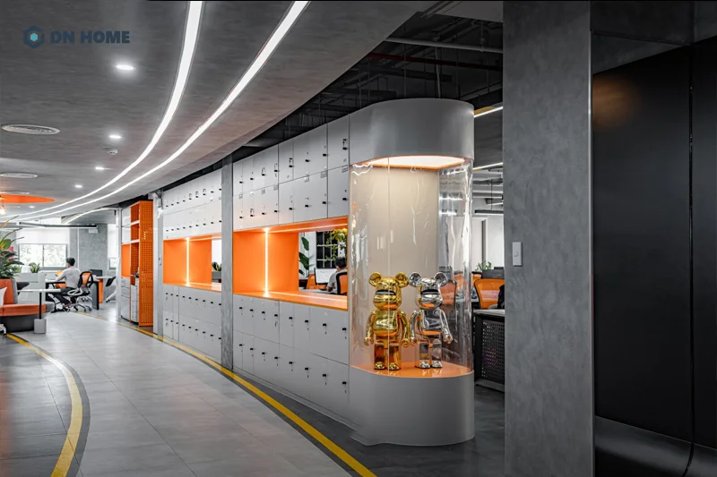 Văn phòng diện tích nhỏ có thể tận dụng tủ lưu trữ làm vách ngăn mềm, tối ưu công năng