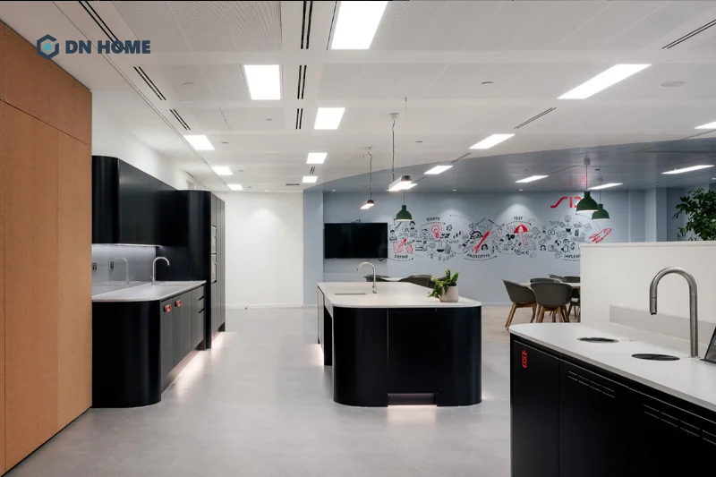 Khu vực pantry thoáng đãng, là nơi nhân viên thư giãn sau những giờ làm việc căng thẳng