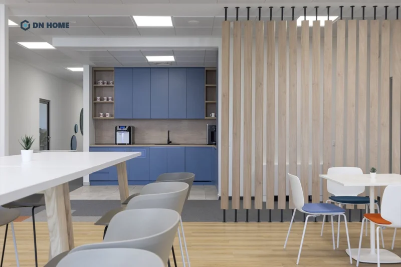 Không gian pantry văn phòng ESO Groupe giúp nhân viên thư giãn, tiếp thêm cảm hứng làm việc