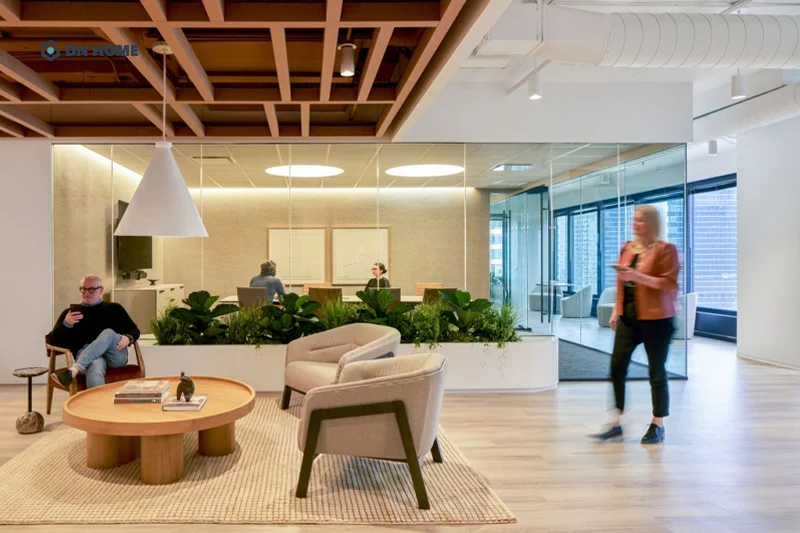 Vách kính được sử dụng để tạo cảm giác không gian văn phòng WestPoint Financial thoáng đãng