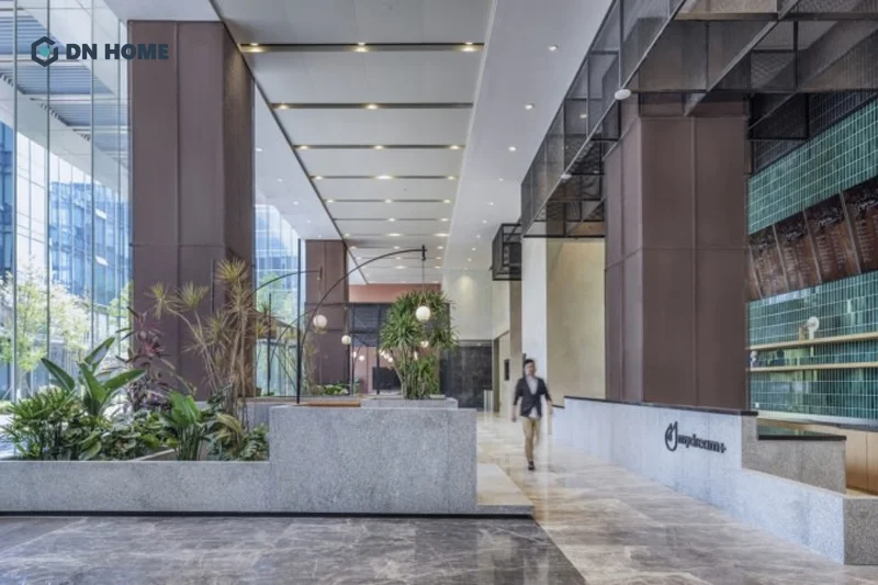 Văn phòng làm việc xuyên thấu là văn phòng được thiết kế sử dụng chất liệu kính làm vách ngăn