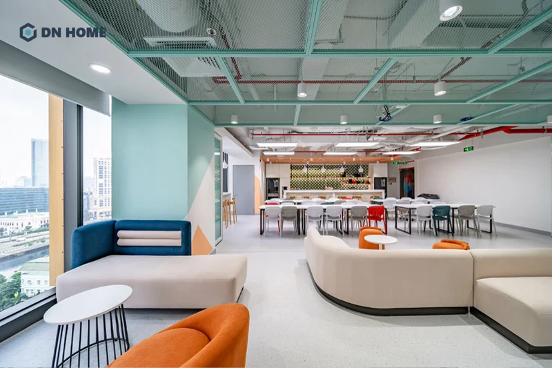 Văn phòng làm việc xuyên thấu thiết kế theo phong cách trẻ trung, năng động thể hiện cá tính thương hiệu